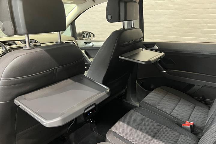 Grå VW Touran fra 2018