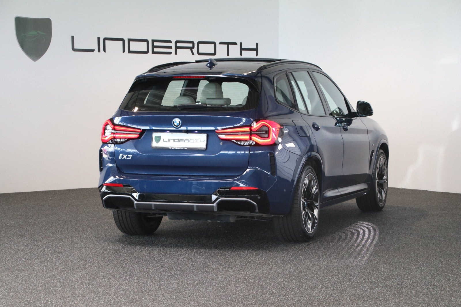 Blå BMW iX3 fra 2023