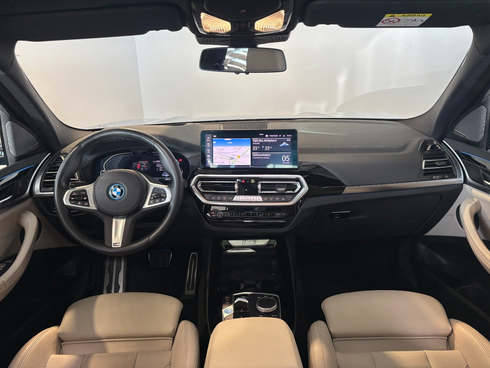 Blå BMW iX3 fra 2023