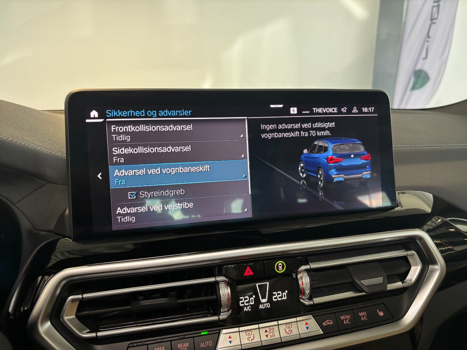 Blå BMW iX3 fra 2023