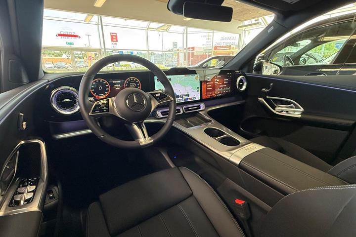 Sort Mercedes GLC400 fra 2026