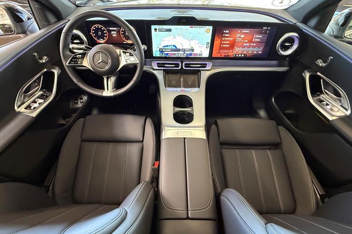 Sort Mercedes GLC400 fra 2026