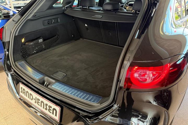 Sort Mercedes GLC400 fra 2026