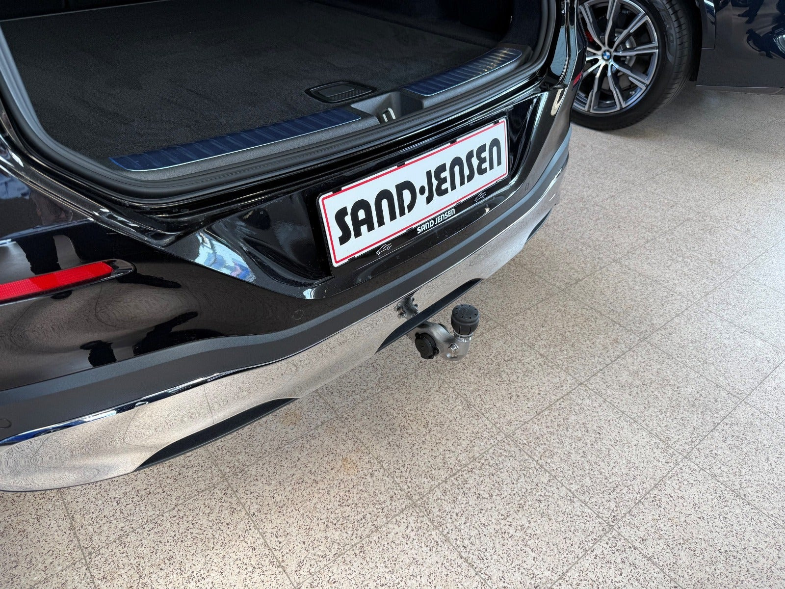 Sort Mercedes GLC400 fra 2026