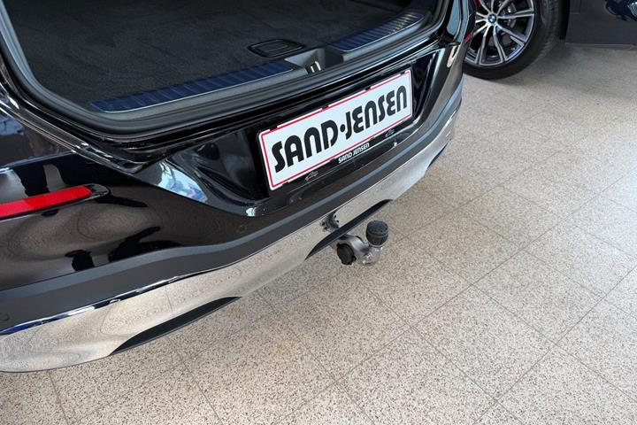 Sort Mercedes GLC400 fra 2026