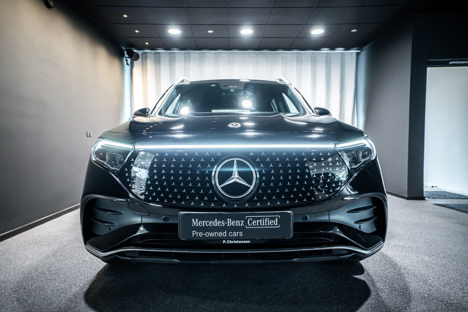 Sort Mercedes EQB350 fra 2025