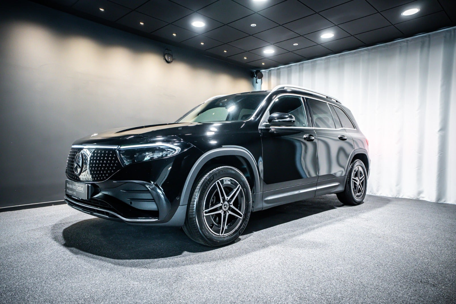 Sort Mercedes EQB350 fra 2025