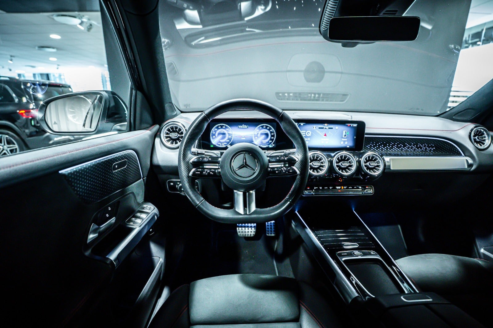 Sort Mercedes EQB350 fra 2025