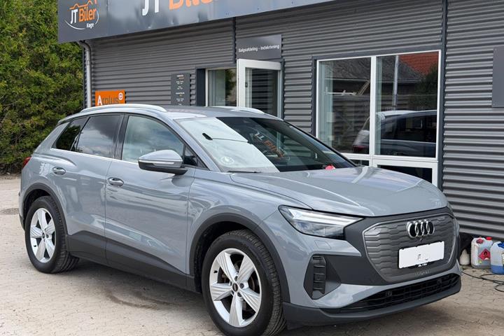 Grå Audi Q4 e-tron fra 2023 set udefra