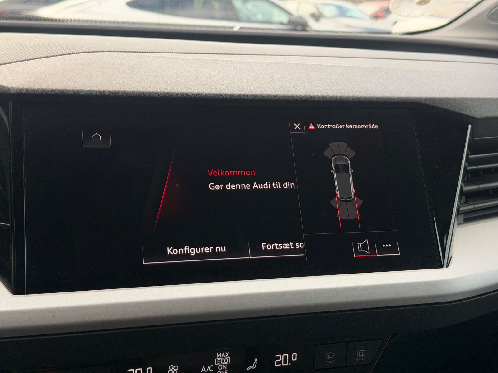 Grå Audi Q4 e-tron fra 2023