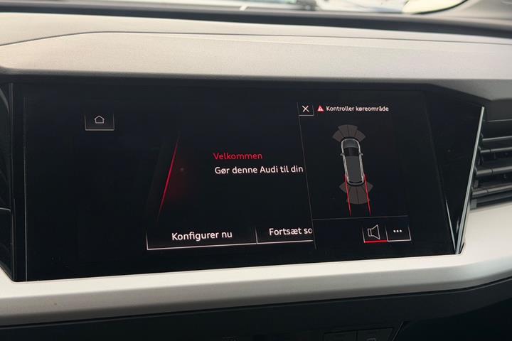 Grå Audi Q4 e-tron fra 2023