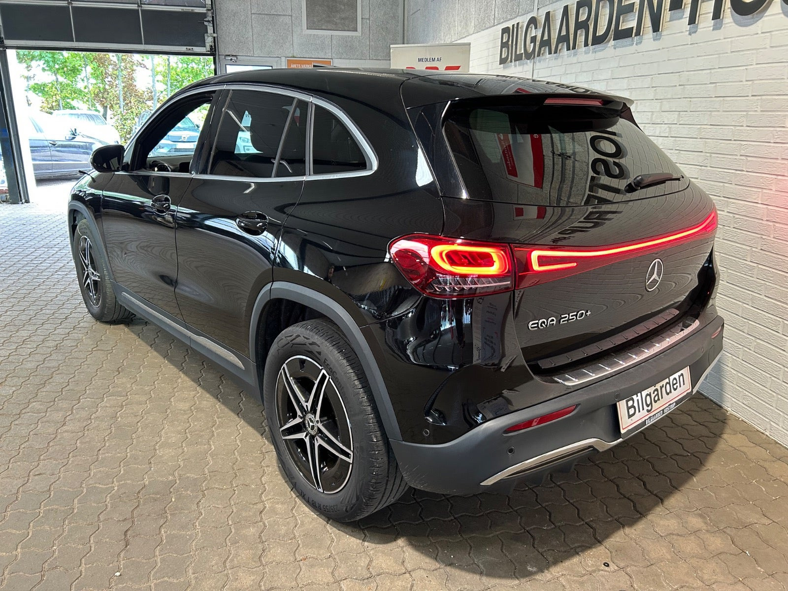 Sort Mercedes EQA250+ fra 2023