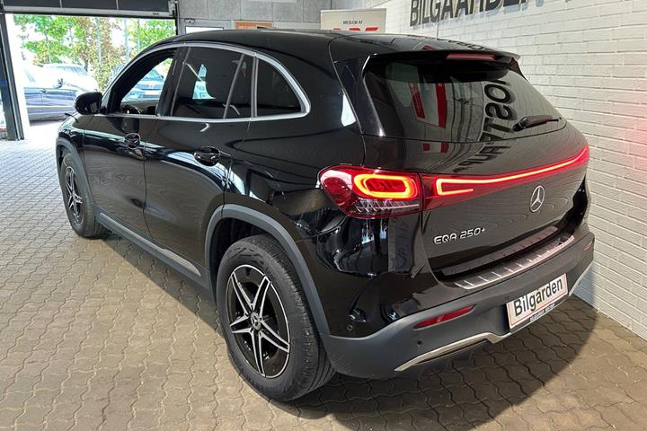 Sort Mercedes EQA250+ fra 2023