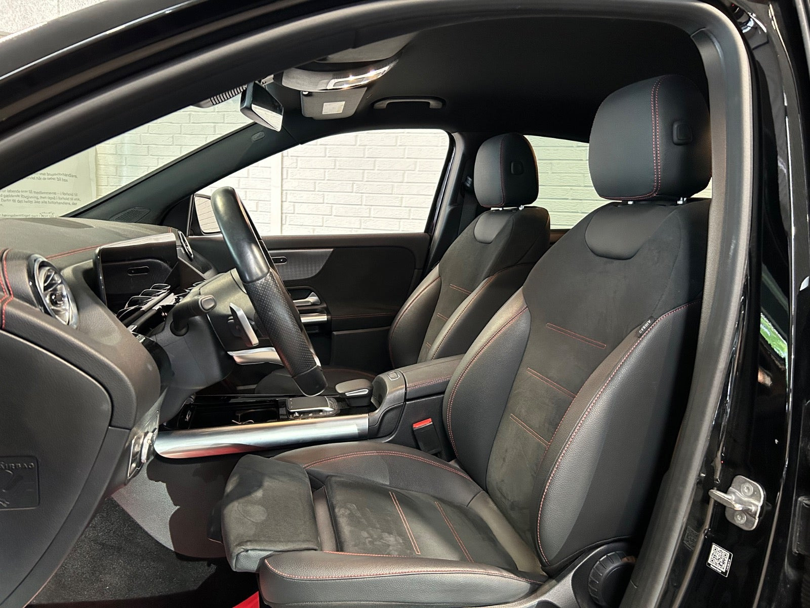 Sort Mercedes EQA250+ fra 2023