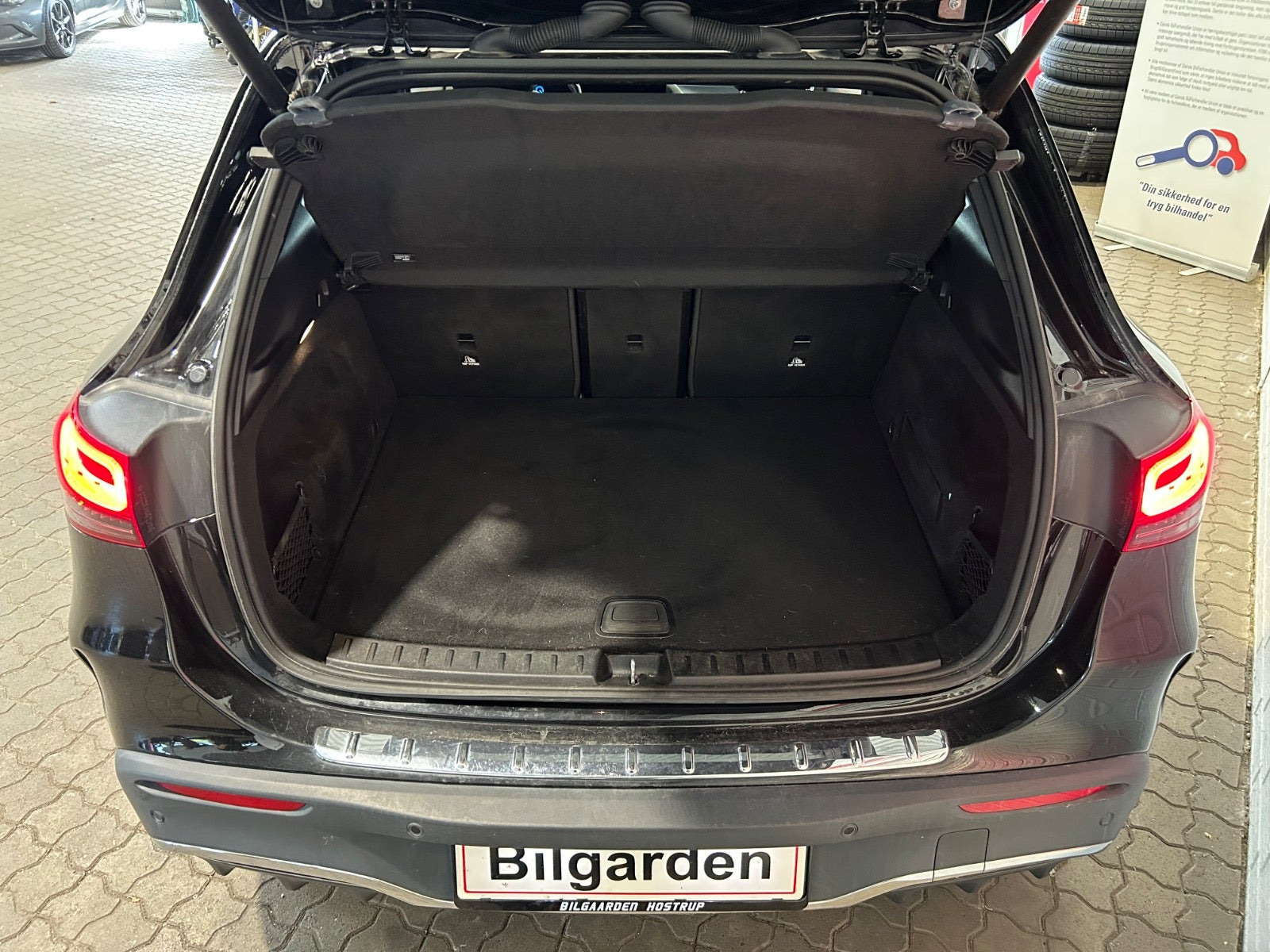Sort Mercedes EQA250+ fra 2023