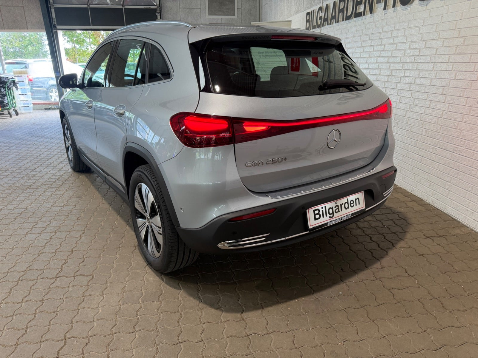 Sølv Mercedes EQA250+ fra 2025
