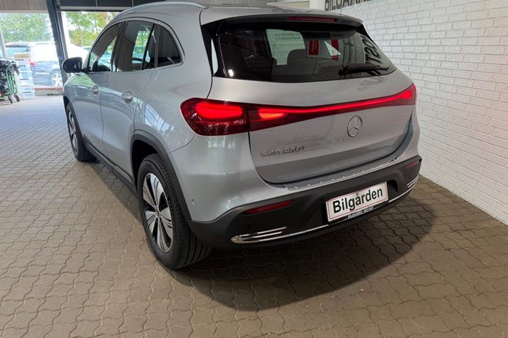 Sølv Mercedes EQA250+ fra 2025