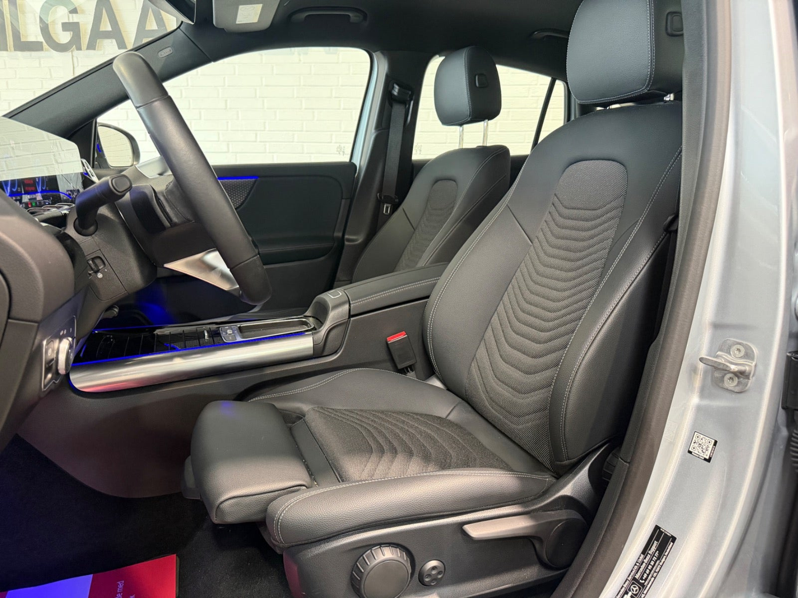 Sølv Mercedes EQA250+ fra 2025