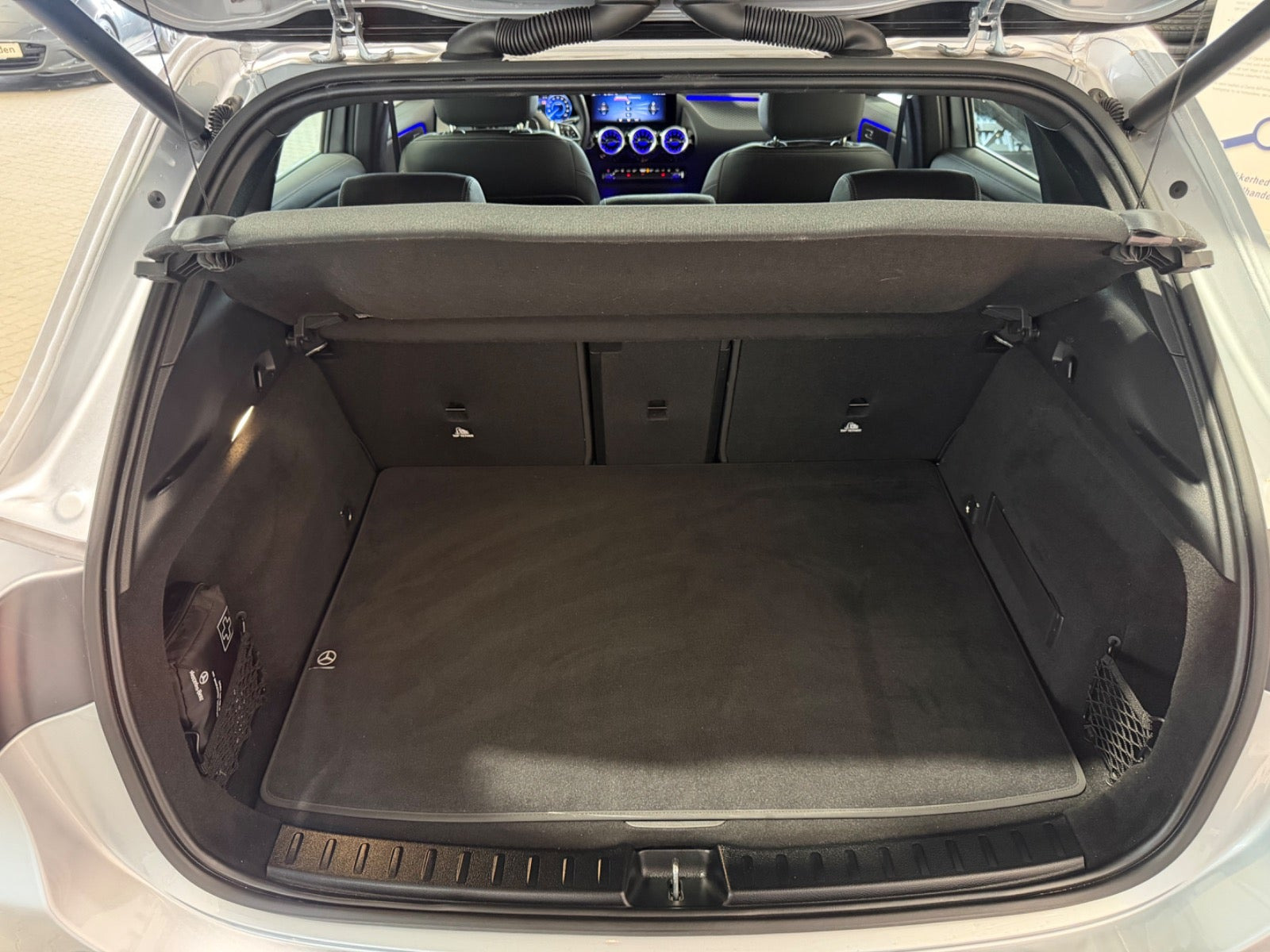 Sølv Mercedes EQA250+ fra 2025