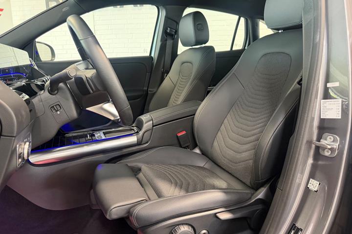 Sort Mercedes EQA250+ fra 2025