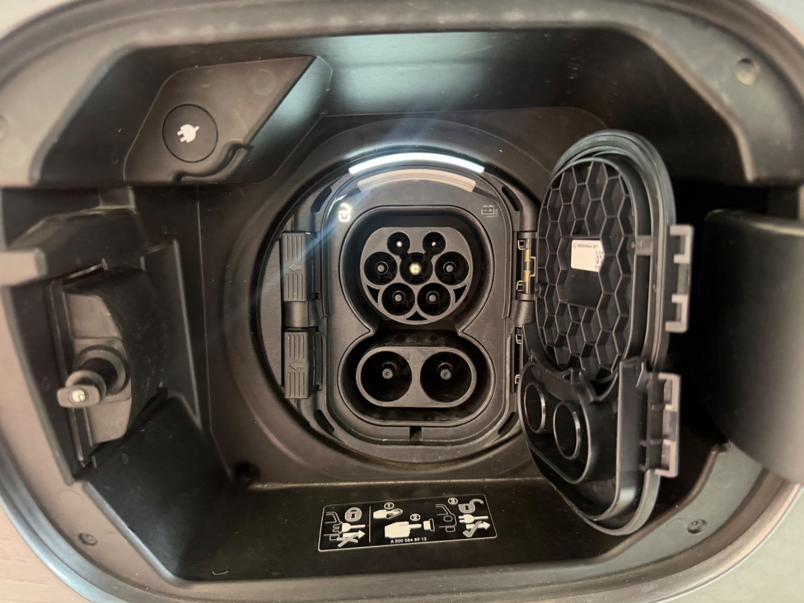 Sort Mercedes EQA250+ fra 2025