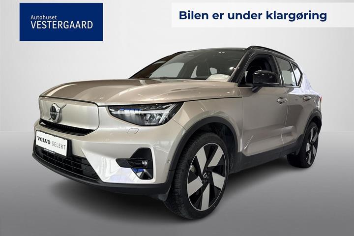 Orange Volvo XC40 fra 2023