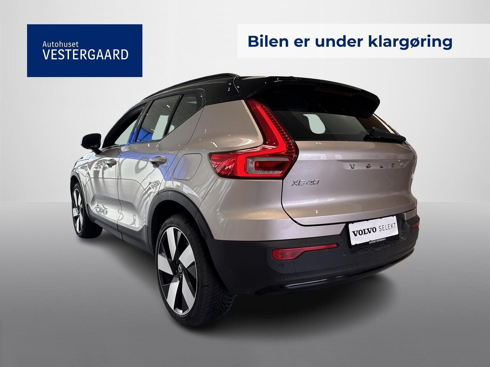 Orange Volvo XC40 fra 2023