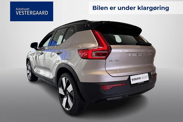 Orange Volvo XC40 fra 2023