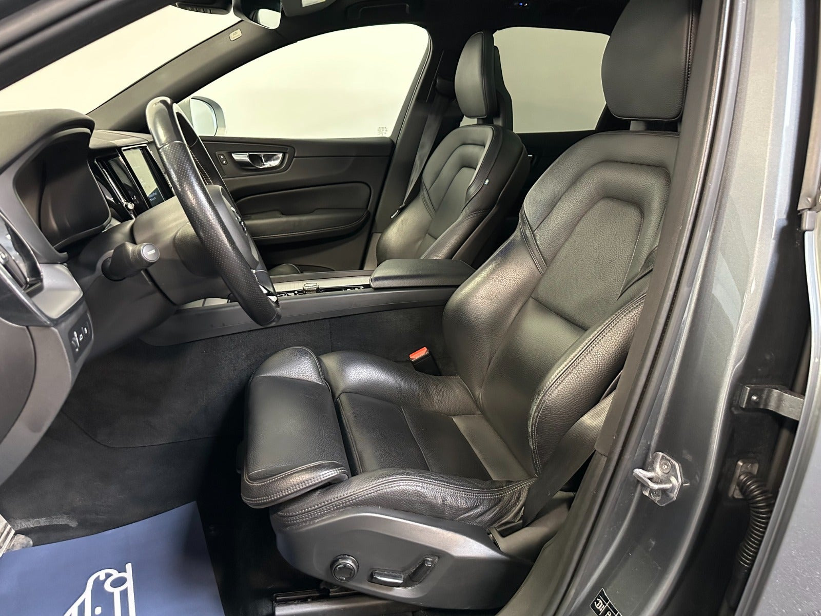 Grå Volvo XC60 fra 2018