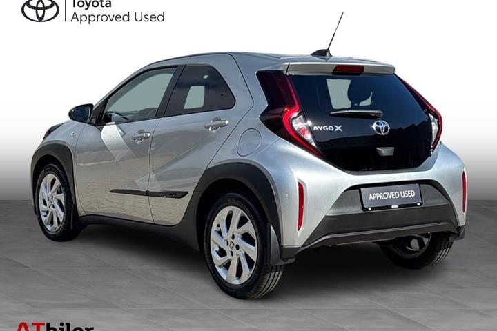 Sølv Toyota Aygo X fra 2023