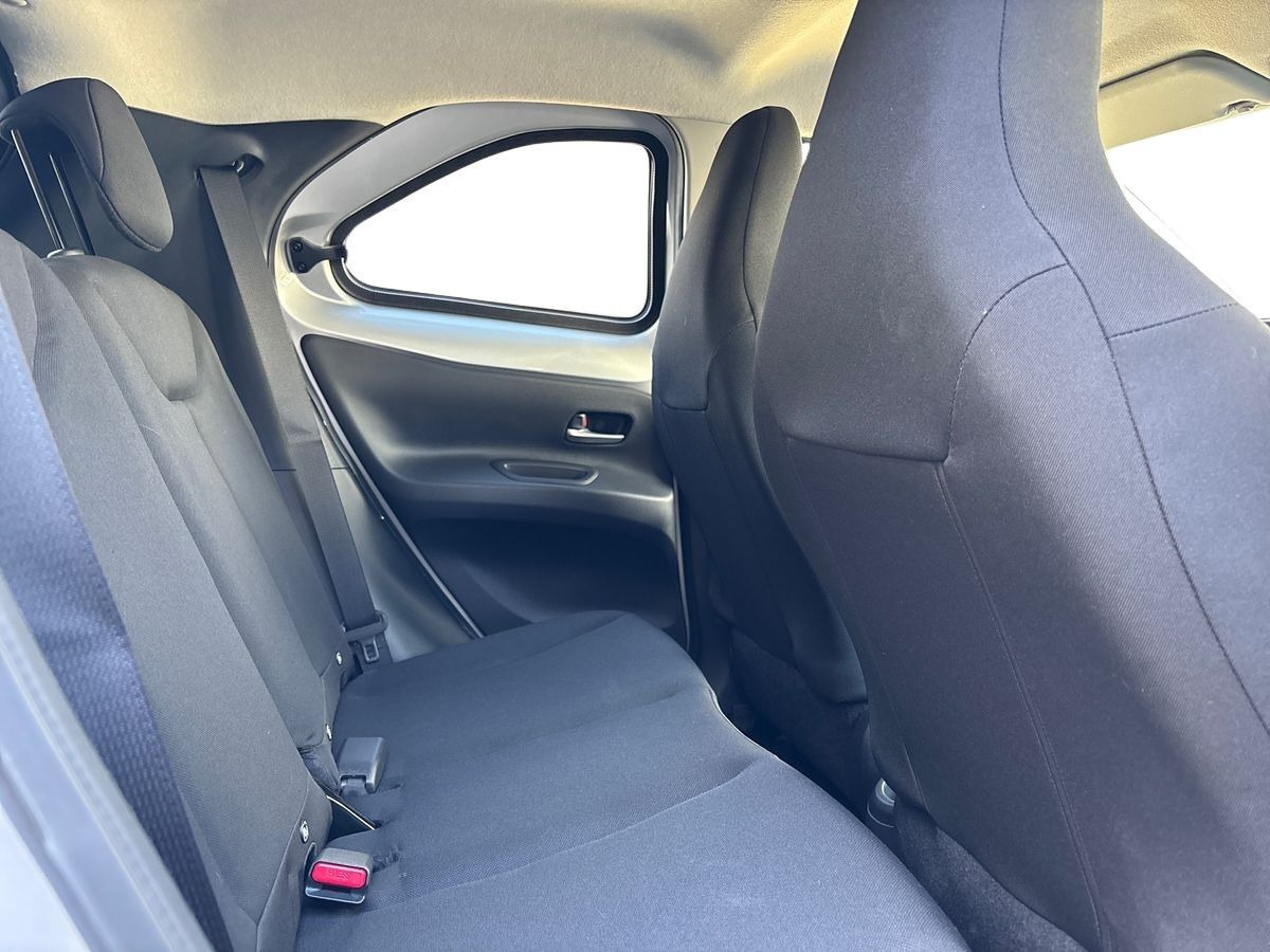 Sølv Toyota Aygo X fra 2023