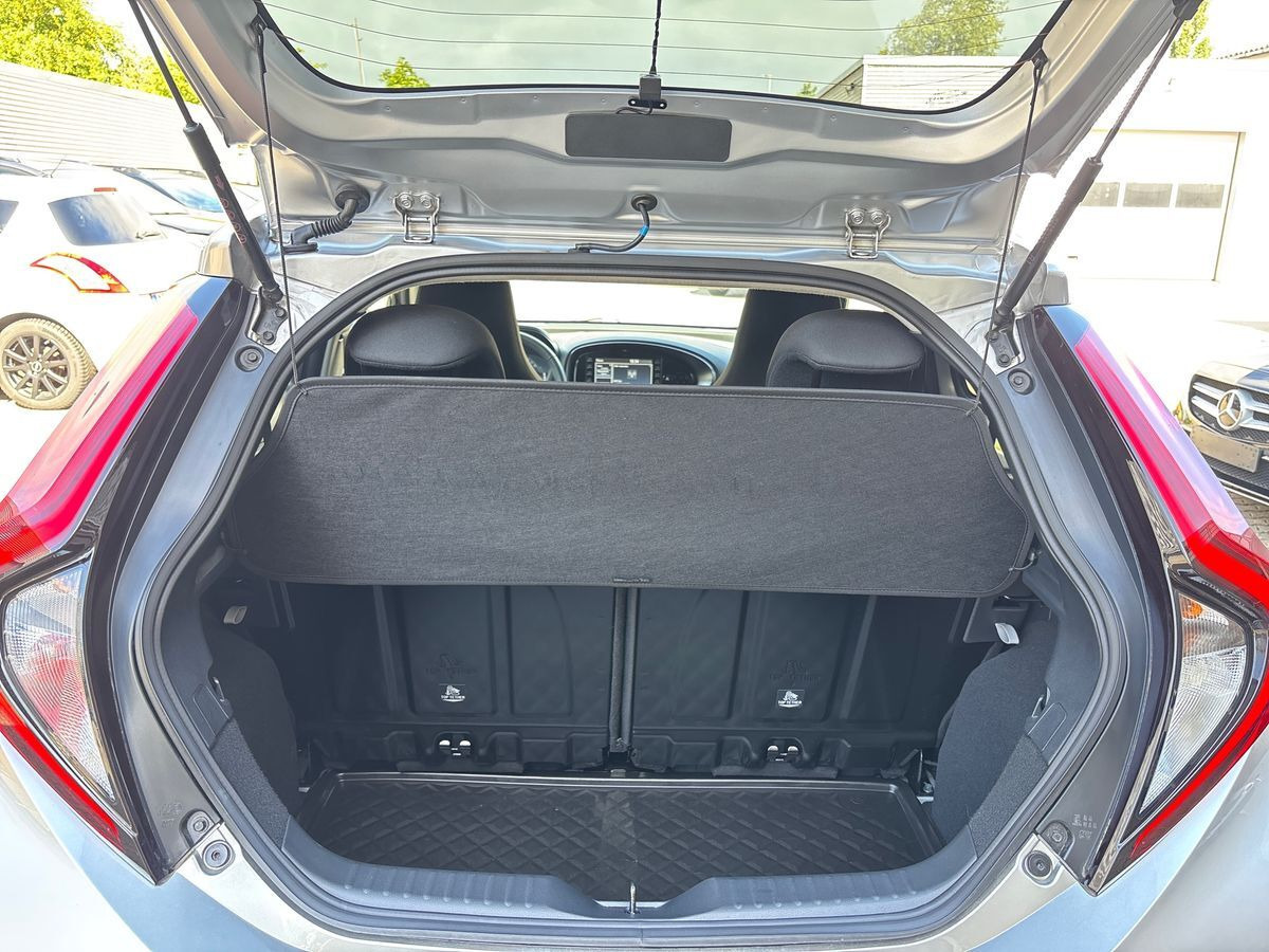 Sølv Toyota Aygo X fra 2023