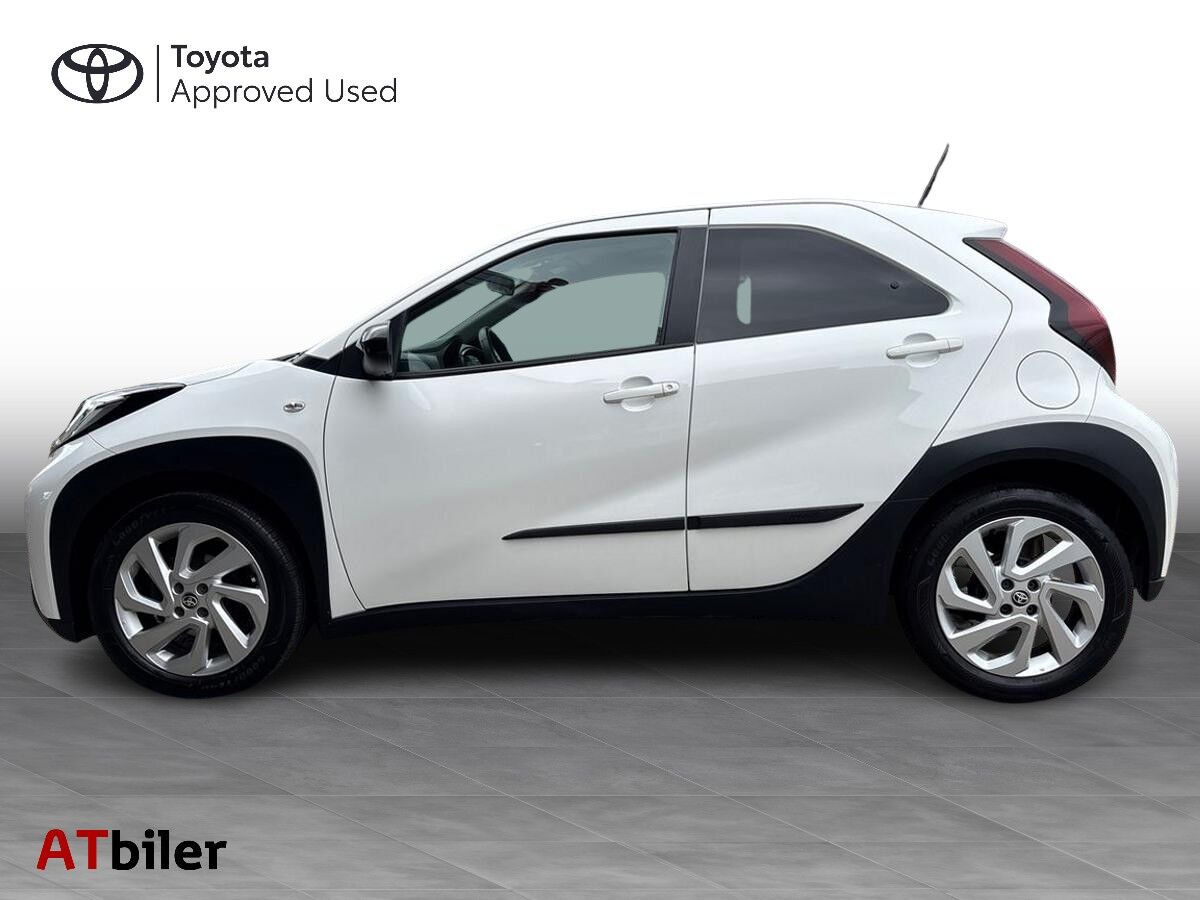 Hvid Toyota Aygo X fra 2023