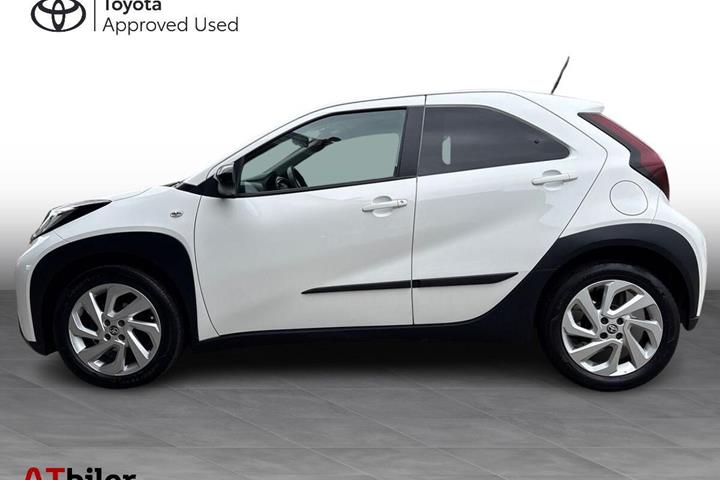 Hvid Toyota Aygo X fra 2023