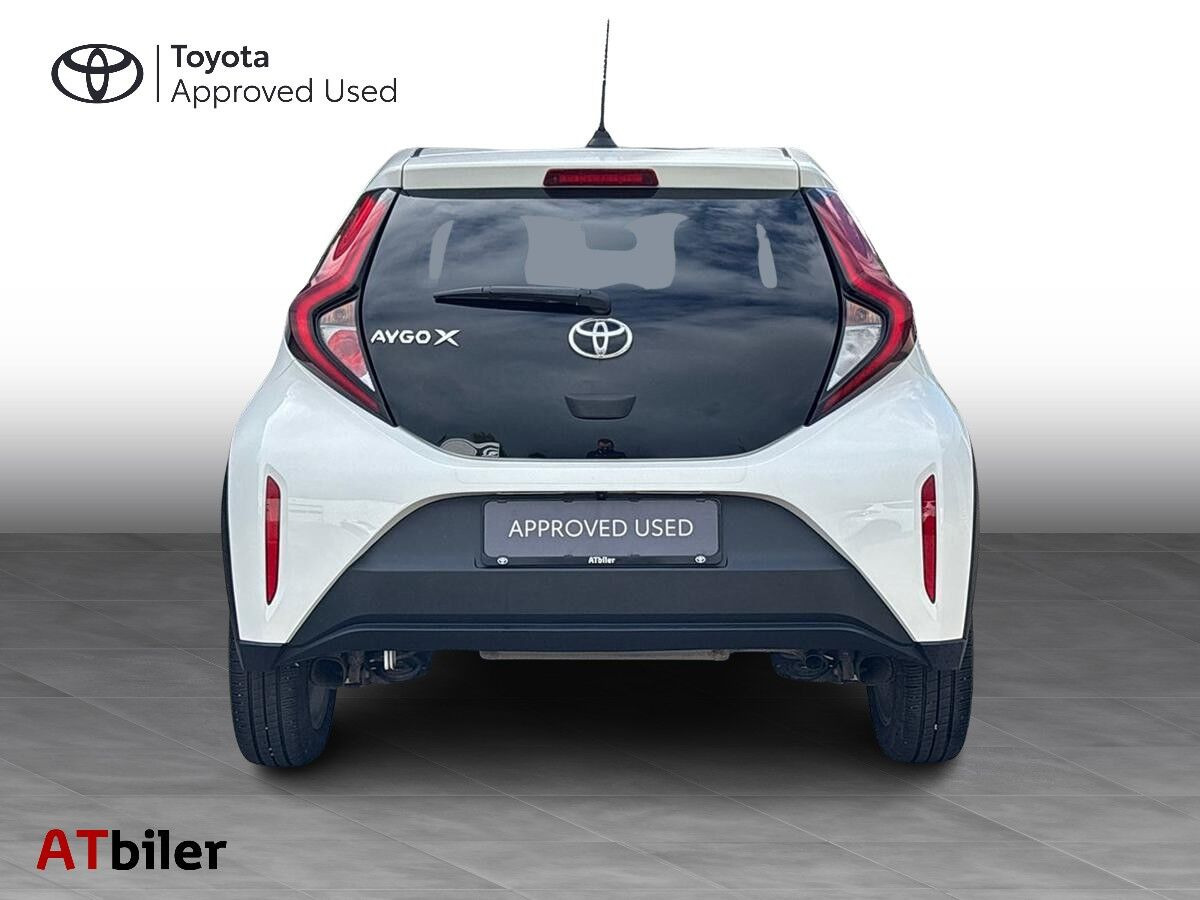 Hvid Toyota Aygo X fra 2023