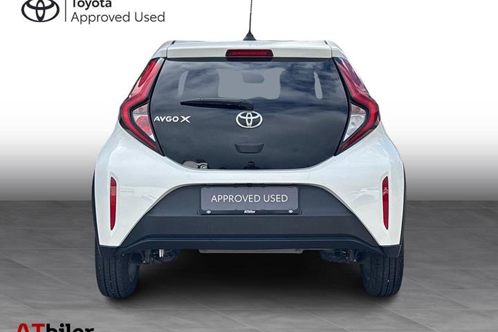 Hvid Toyota Aygo X fra 2023
