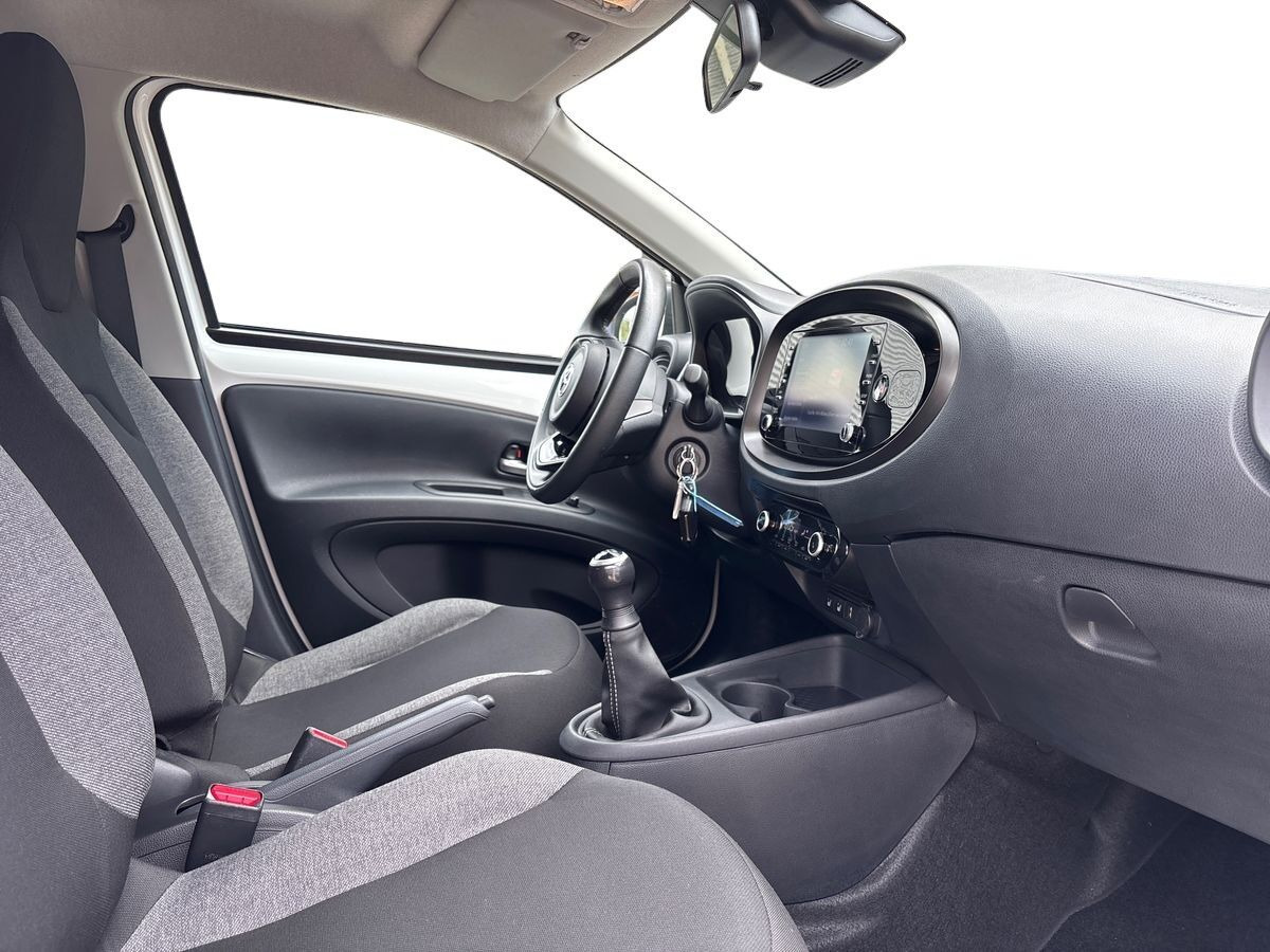 Hvid Toyota Aygo X fra 2023