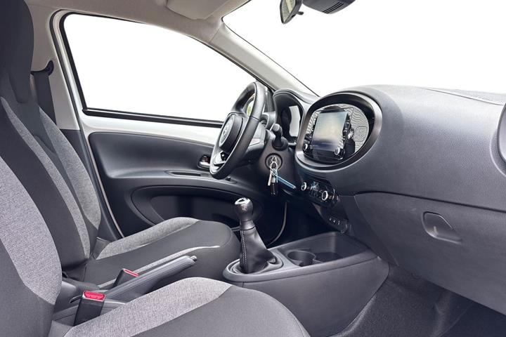 Hvid Toyota Aygo X fra 2023