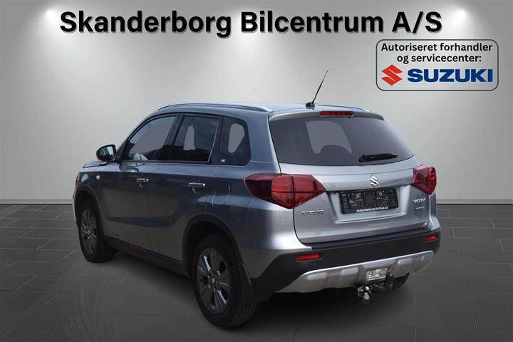 Grå Suzuki Vitara fra 2020