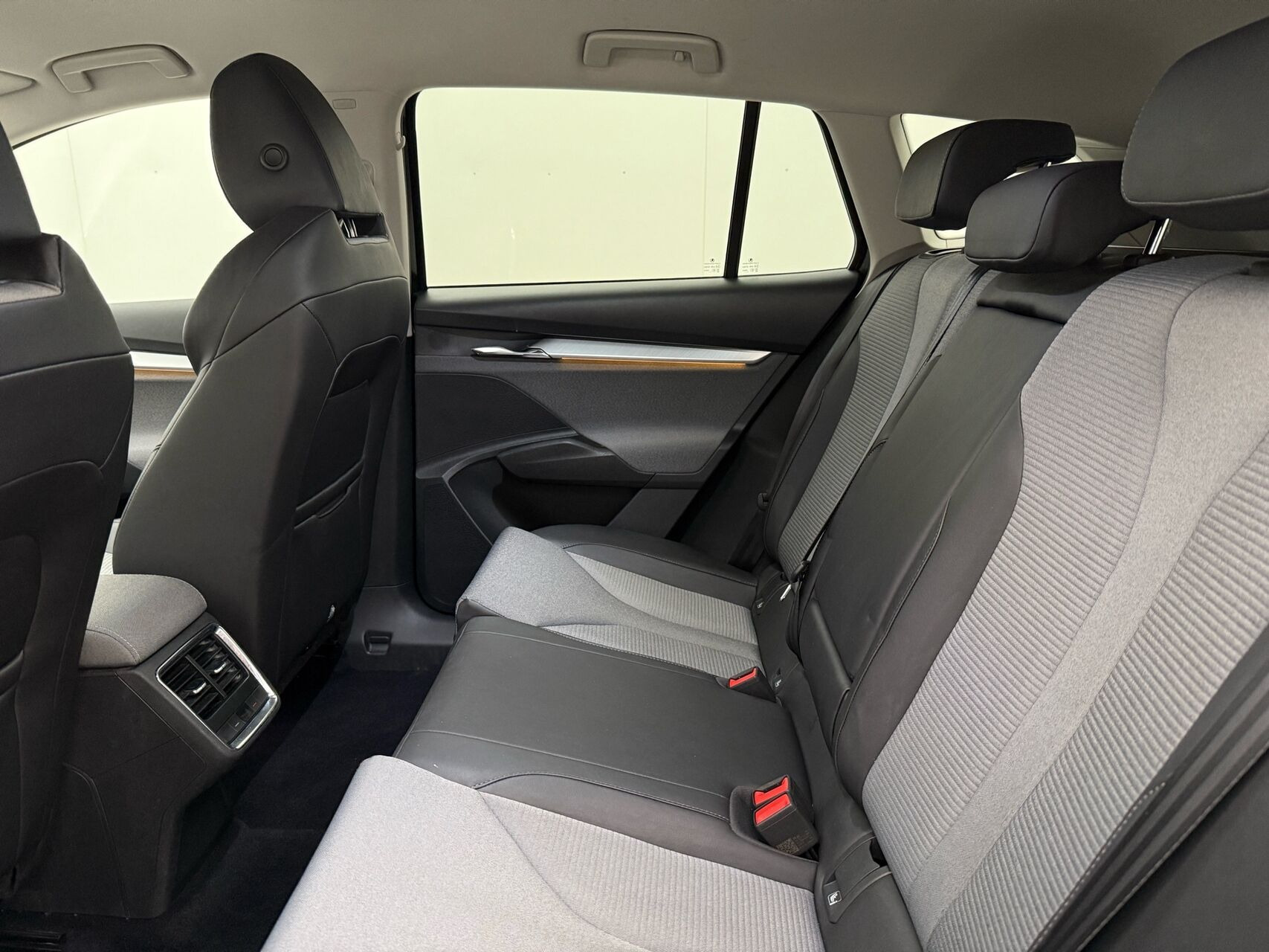 Sort Skoda Enyaq fra 2022