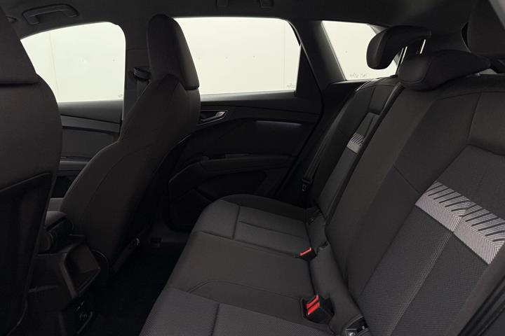 Grå Audi Q4 fra 2022