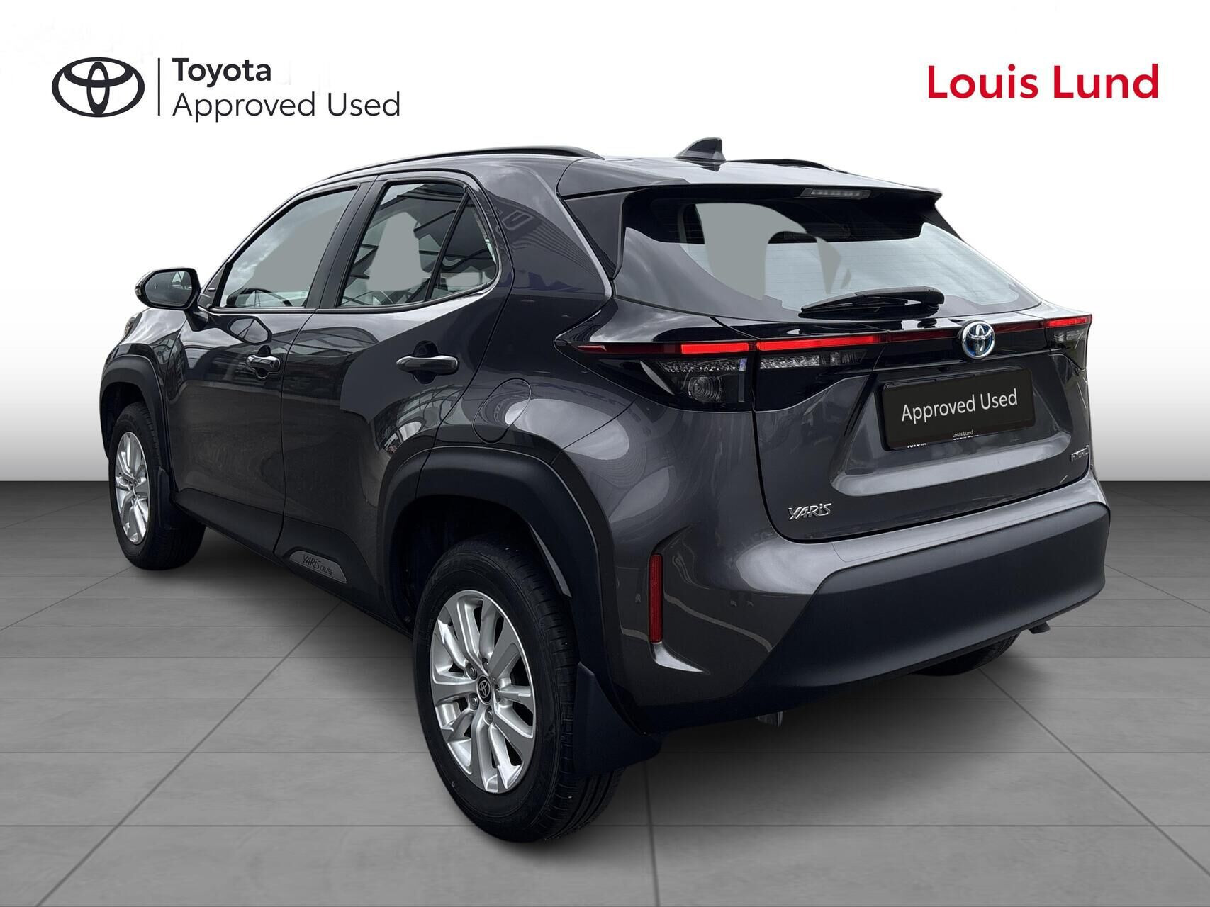 Grå Toyota Yaris Cross fra 2022