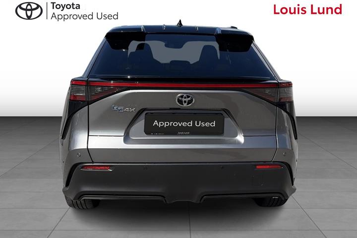 Grå Toyota BZ4X fra 2025