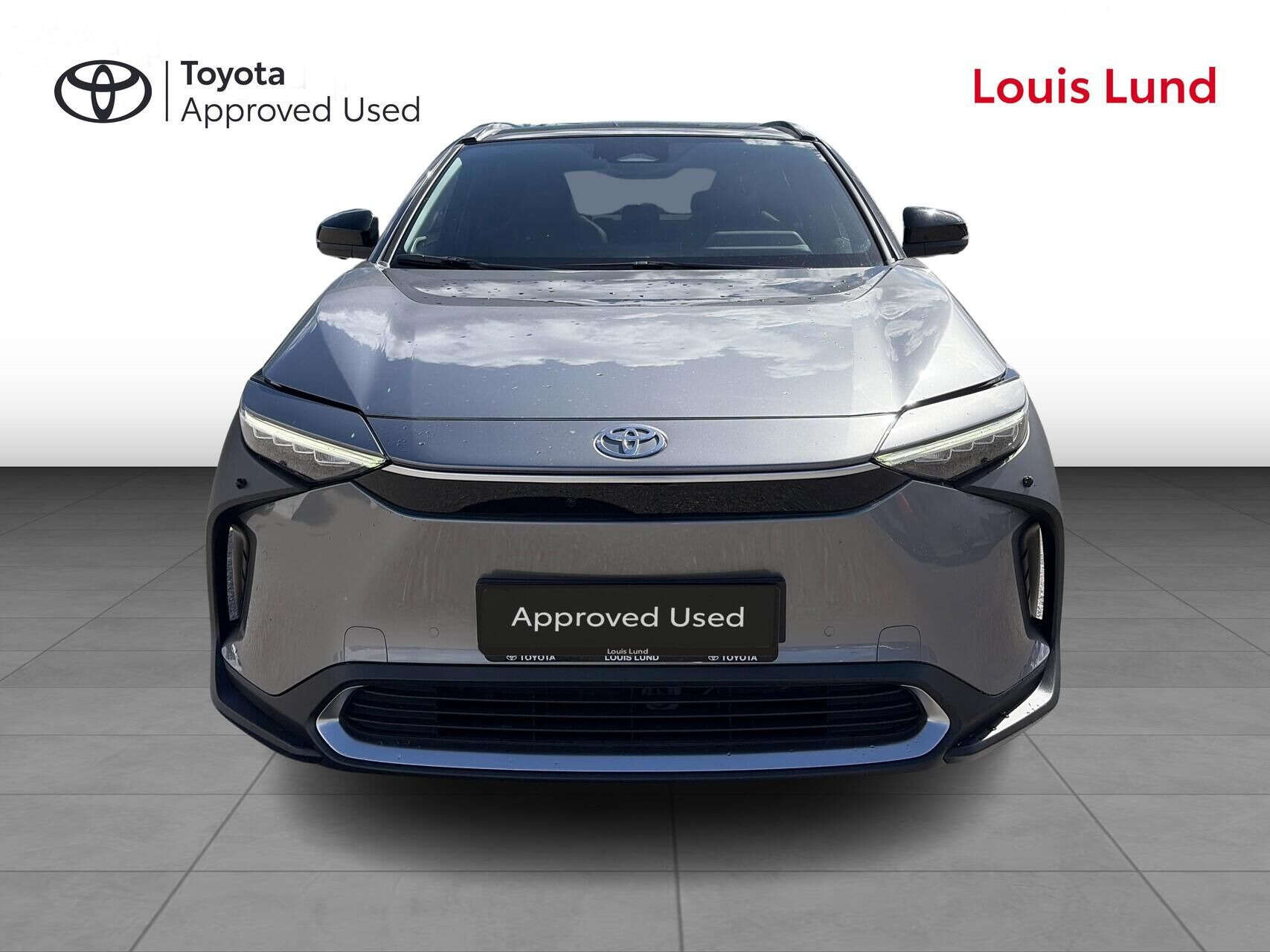 Grå Toyota BZ4X fra 2025