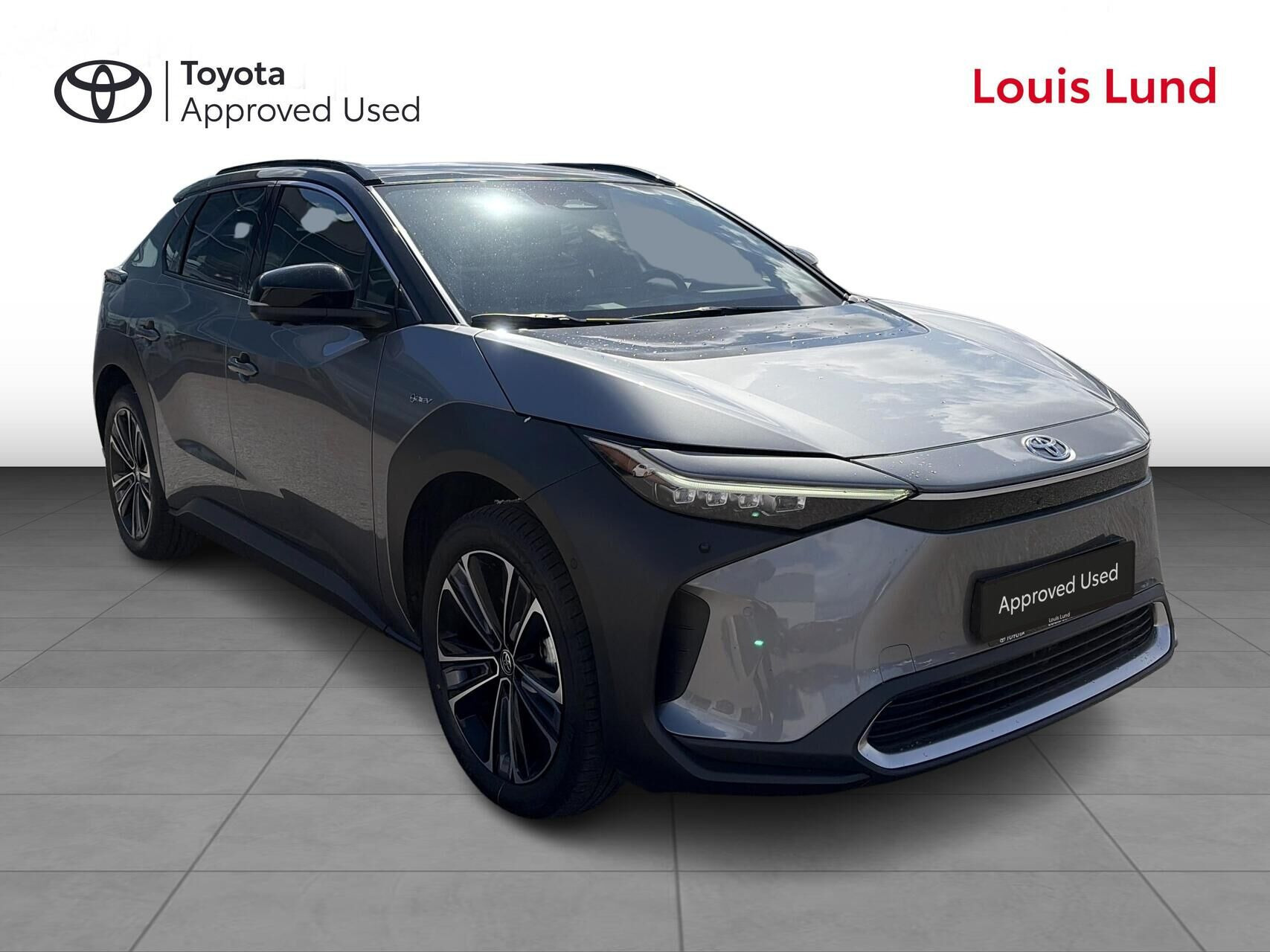 Grå Toyota BZ4X fra 2025