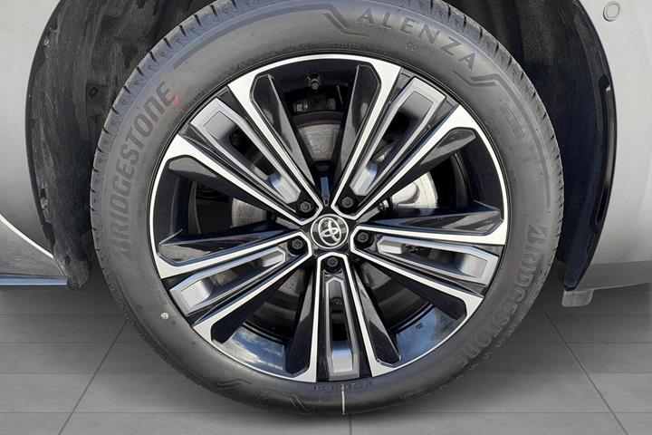 Grå Toyota BZ4X fra 2025