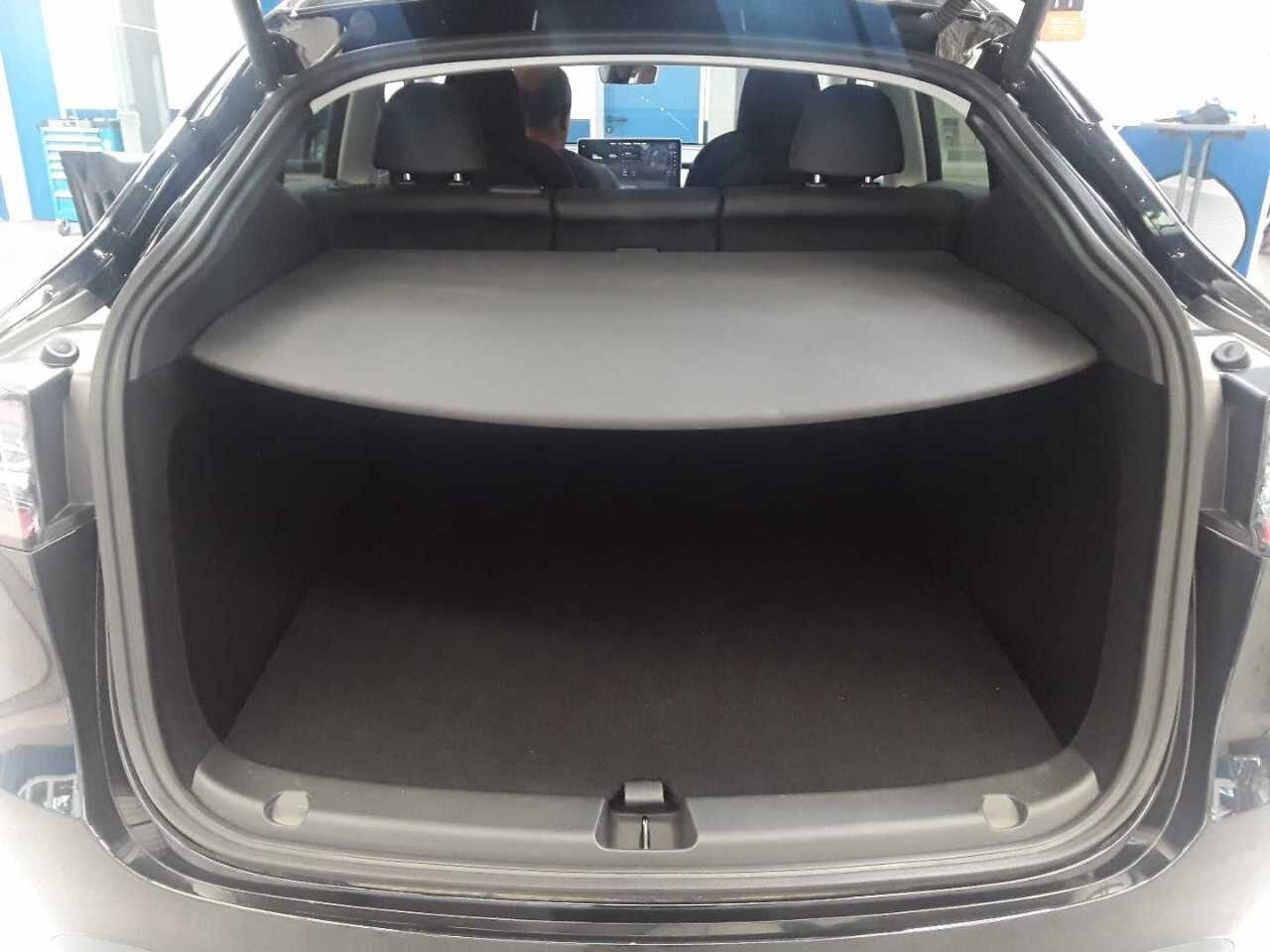 Sort Tesla Model Y fra 2023