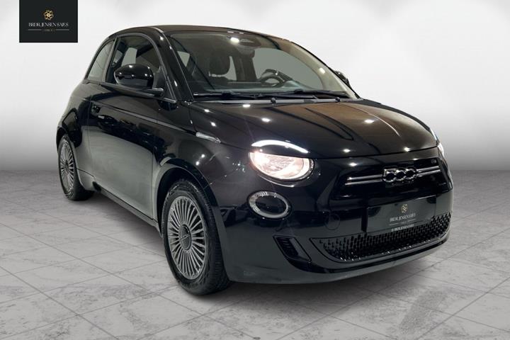 Sort Fiat 500e fra 2023 set udefra