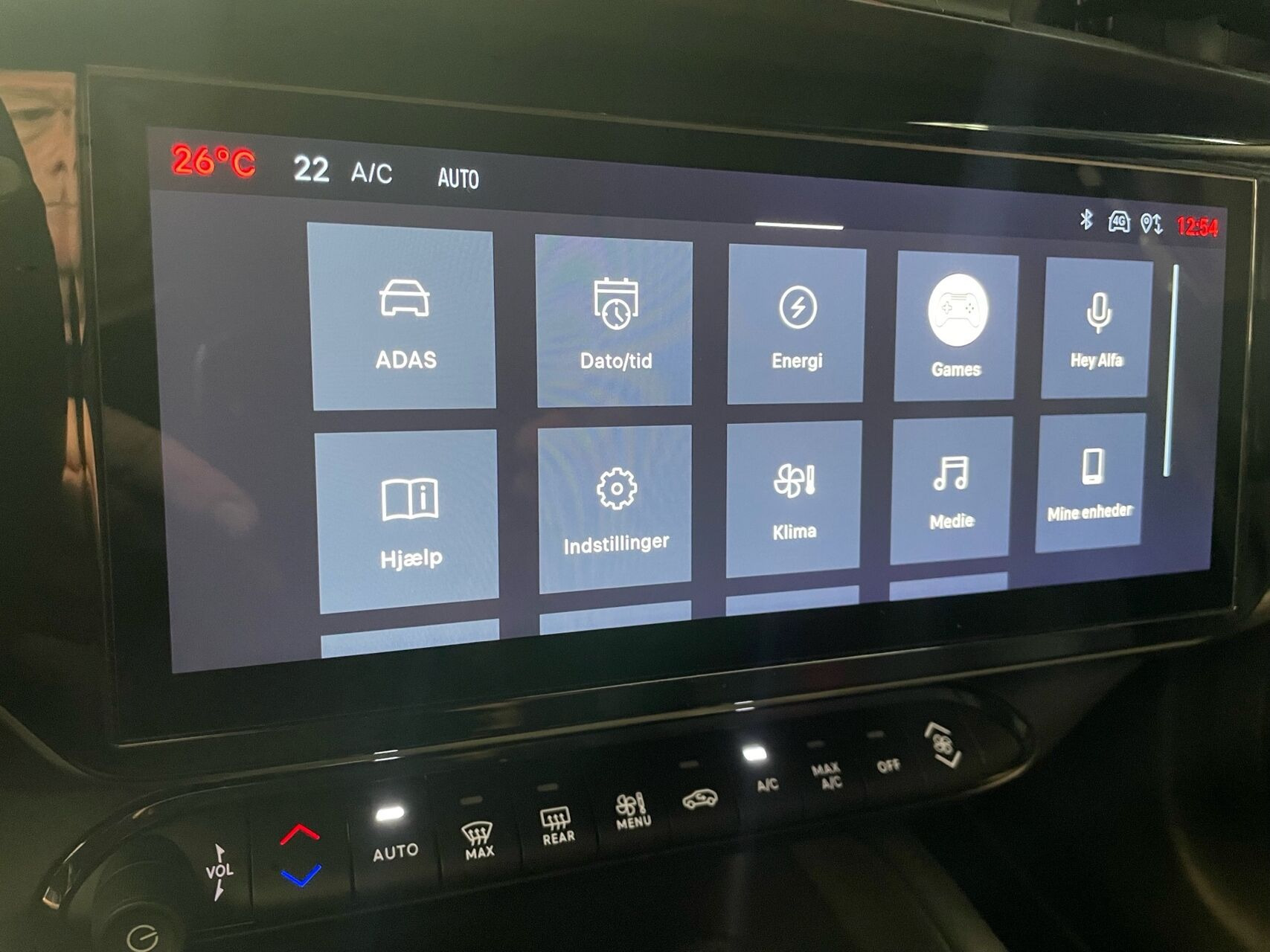 Sort Alfa Romeo Junior fra 2025