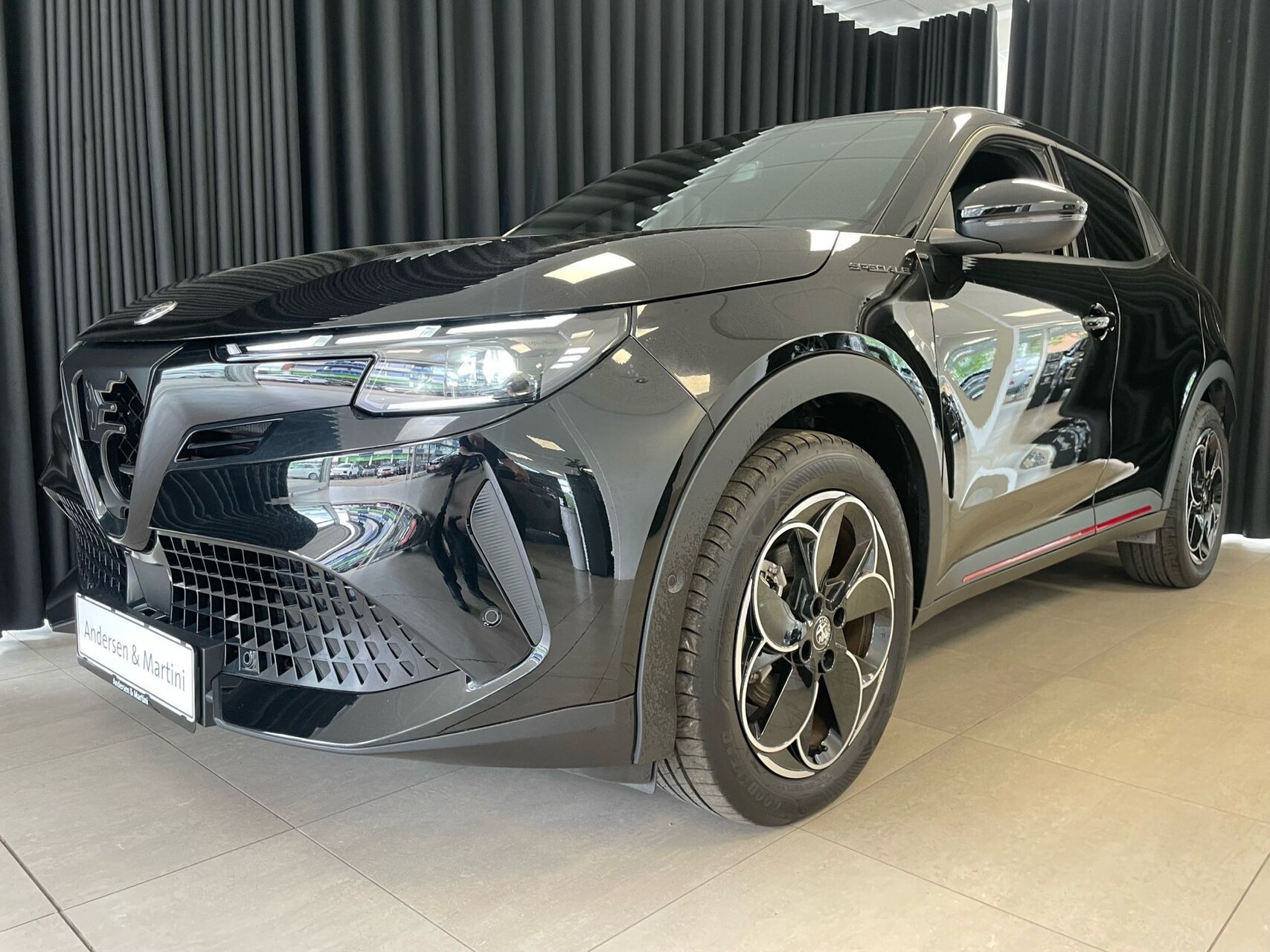 Sort Alfa Romeo Junior fra 2025